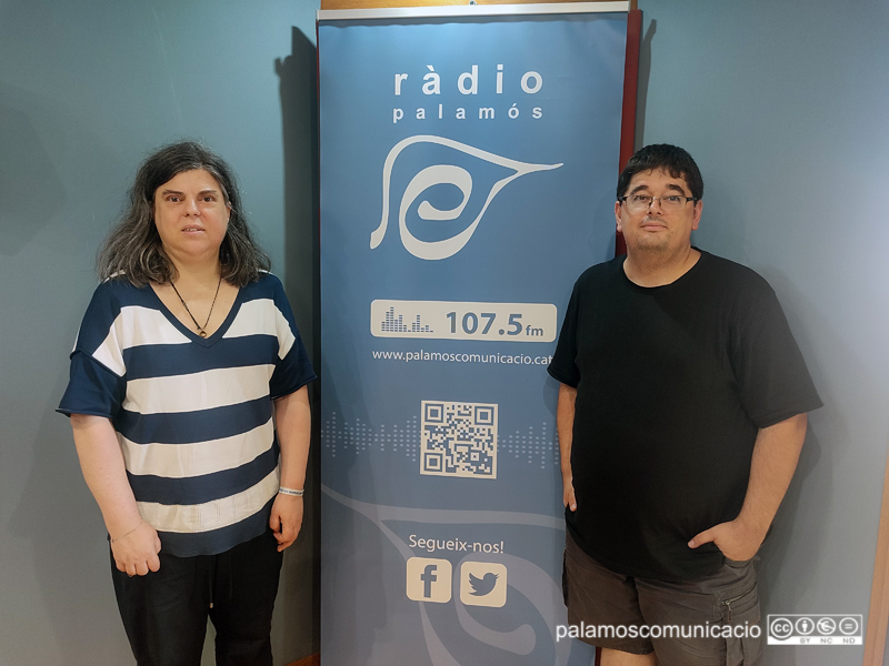 Ingrid Cusidó i Amós Pérez, als estudis de Ràdio Palamós.
