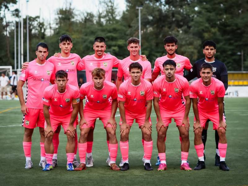 L'onze del Palamós en el partit amistós jugat davant el Fornells. (Foto: Palamós CF - Laura Heras).