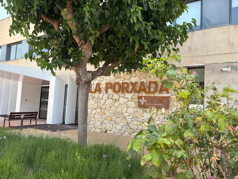 Imatge de l'entrada de La Porxada, al Palamós Gent Gran. (Foto: SSIBE).