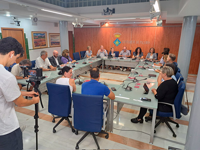 Imatge de la sessió plenària extraordinària celebrada ahir a l'Ajuntament. (Foto: Ajuntament de Palamós).
