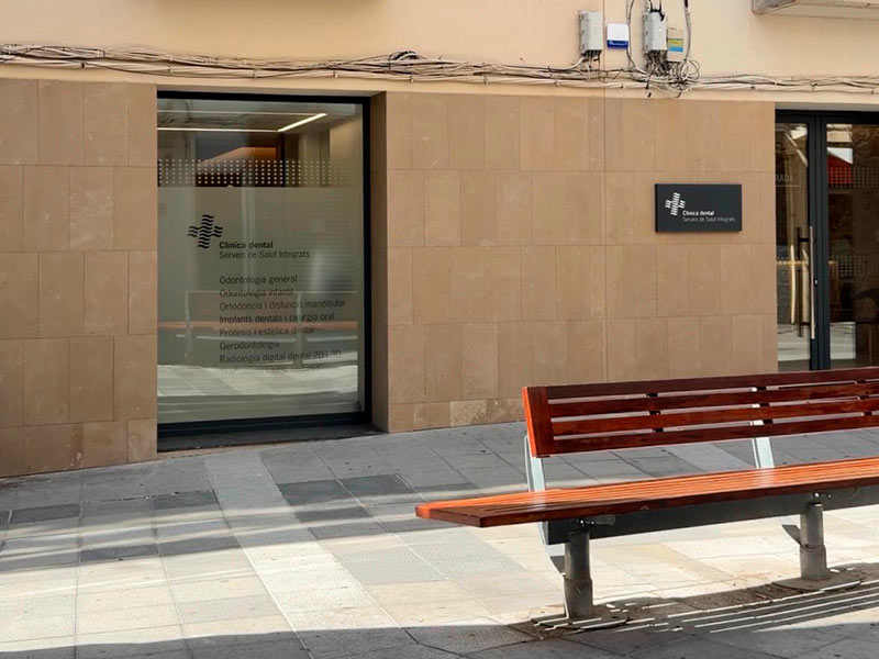 La nova clínica dental de SSIBE està situada al carrer Major, 14-16 de Palamós.