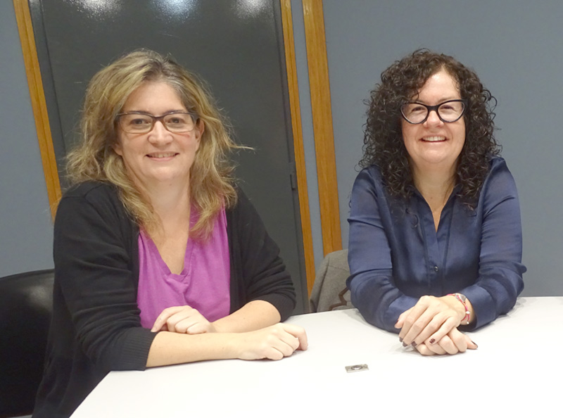 Maria Puig i Raquel Gallego, regidores dels grups municipals d'ERC i PSC, respectivament.