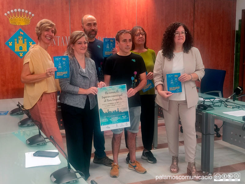 Representants municipals i de l'AAVV de Sant Joan, avui a la presentació de la consulta.