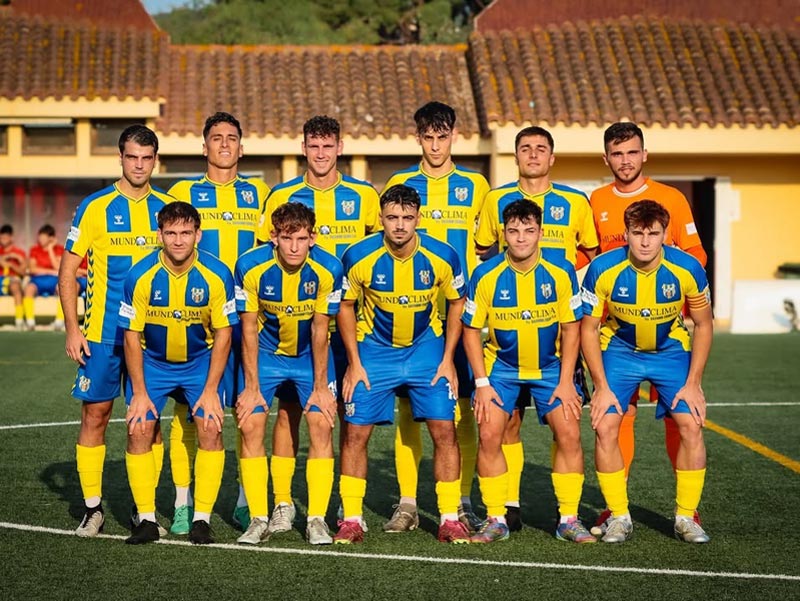 El Palamós ha jugat avui el primer partit com a local al camp de Calonge. (Foto: Palamós CF - Laura Heras).