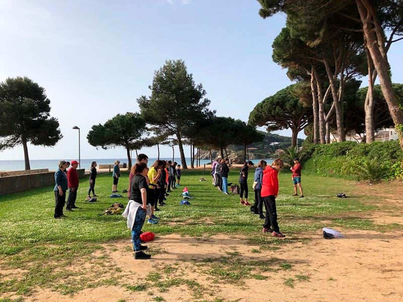 Imatge d'arxiu d'una caminada saludable organitzada per l'Àrea Bàsica de Salut de Palamós. (Foto: SSIBE).