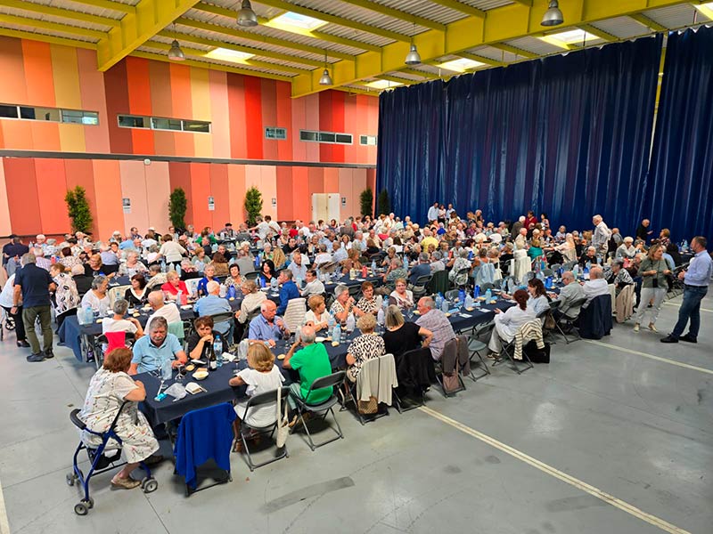 250 persones es van aplegar al Palau Firal de Sant Antoni per celebrar el Dia Internacional de les Persones Grans. (Foto: Ajuntament Calonge).