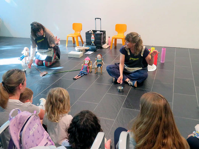 'Bibliomenuts' avui a la biblioteca amb Musinfant. (Foto: Biblioteca Lluís Barceló i Bou).