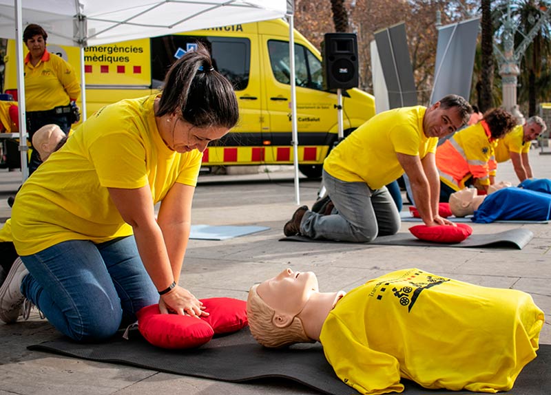 Pràctiques de primers auxilis per part del personal del Servei d'Emergències Mèdiques. (Foto: Generalitat de Catalunya).