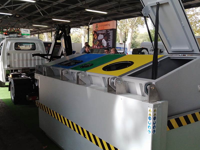 El nou contracte de neteja contempla entre altres millores, la renovació dels contenidors existents. (Foto: Ajuntament de Palamós).