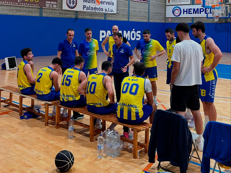 El sènior masculí va guanyar dissabte 74 a 70 a l'Arbúcies en un partit ajornat la primrera jornada de competició. (Foto: CE Palamós).