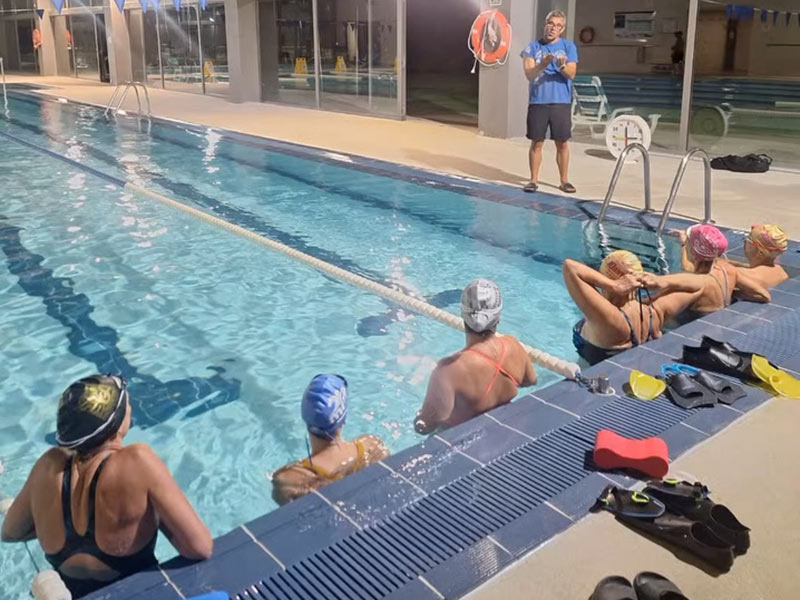 El grup de tecnificació del Club Natació Palamós, entrenant al Mes Gavarres. (Foto: CN Palamós).