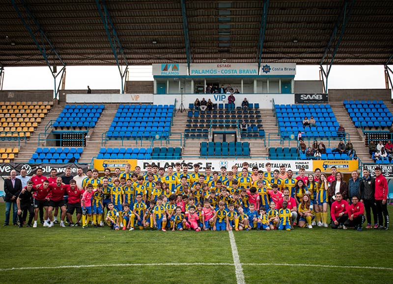 Diumenge es va fer la presentació del futbol base del Palamós CF. (Foto: Palamós CF - Laura Heras).