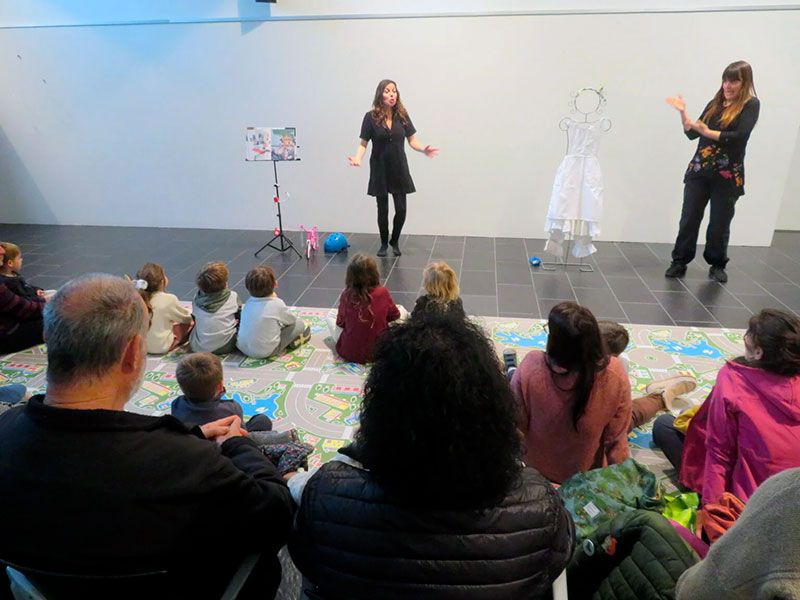 Imatge d'arxiu de 'L'hora del conte' a la biblioteca. (Foto: Biblioteca Lluís Barceló i Bou).