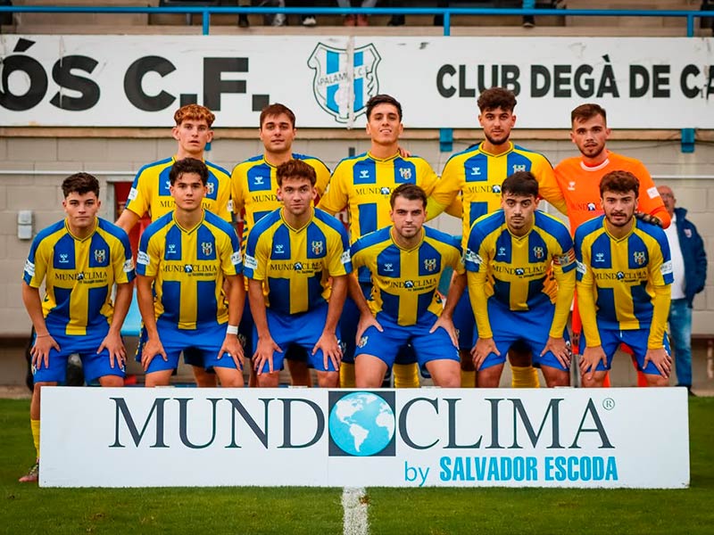 L'onze inicial del Palamós en el partit disputat avui dissabte davant el Banyoles. (Foto: Palamós CF - Laura Heras).