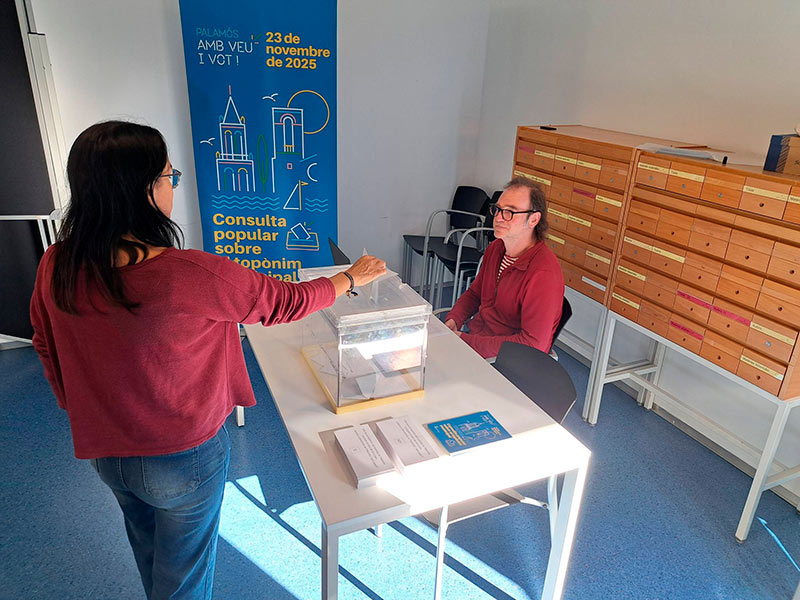 Avui és el darrer dia per votar de forma anticipada a la biblioteca. (Foto: Ajuntament de Palamós).