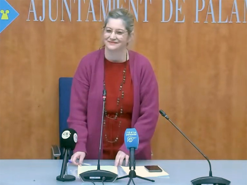 L'alcaldessa de Palamós, Maria Puig, en el moment d'anunciar el resultat de la consulta sobre el topònim. (Foto: Ajuntament de Palamós).
