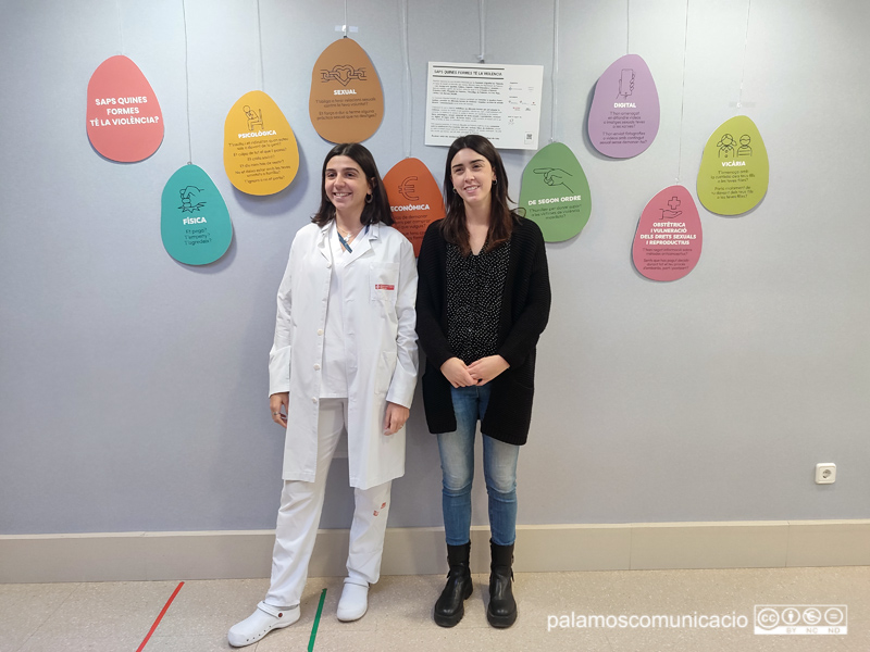 L'exposició instal·lada a l'àrea de consultes externes de l'hospital de Palamós.