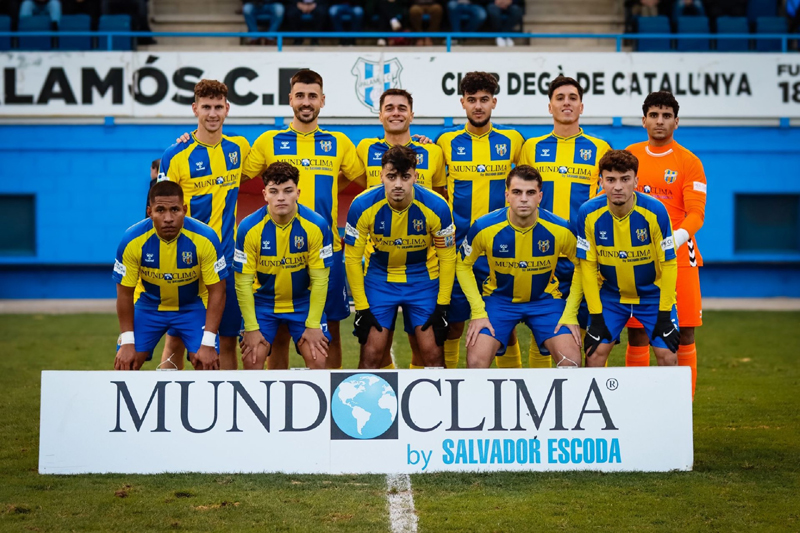 Onze inicial del Palamós en el partit disputat avui davant el Figueres. (Foto: Palamós CF - Laura Heras).