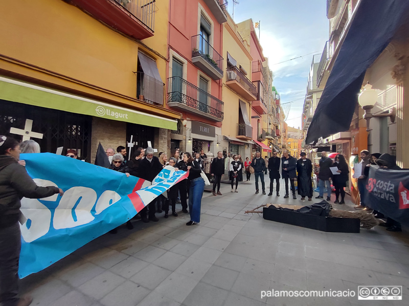 Concentració davant l'Ajuntament, aquest passat dissabte.