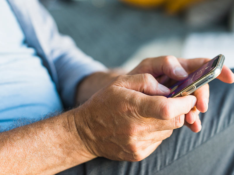 La campanya serveix per ajudar els usuaris a fer tràmits relacionats amb la salut de forma digital. (Foto: freepik.es).