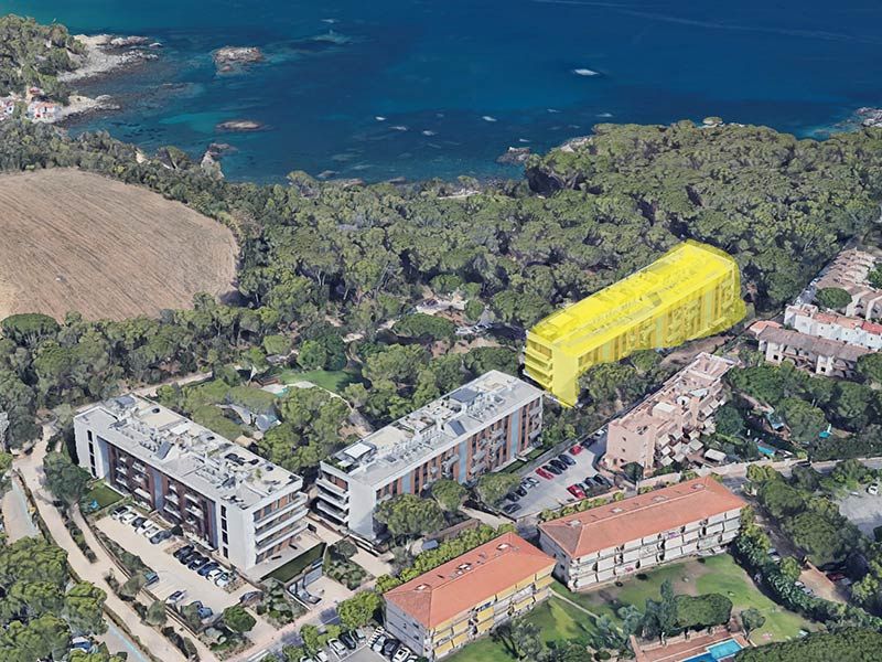 De color groc, la simulació del tercer edifici que s'està començant a construir. (Foto: Google Earth).