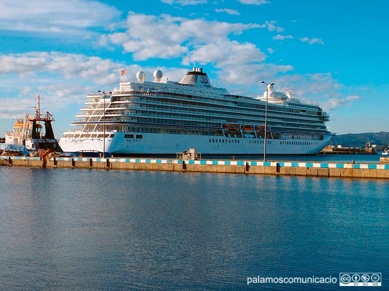 El Viking Vesta fa avui la seva primera escala a Palamós.