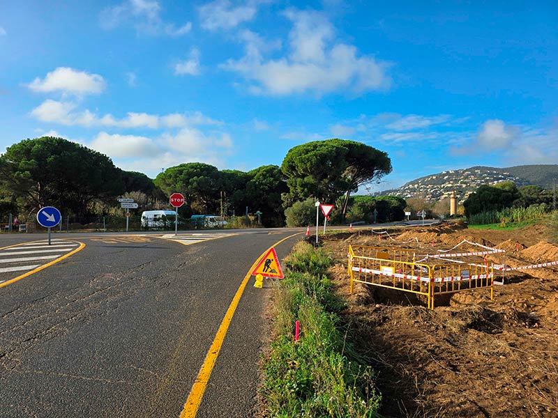 Obres de la rotonda d’accés a Calonge des de la carretera de Romanyà. (Foto: Ajuntament de Calonge i Sant Antoni).