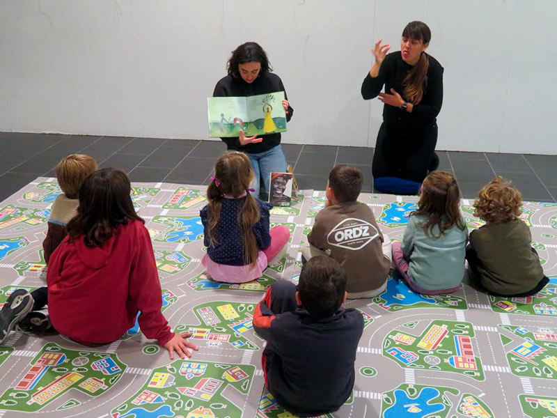 La sessió del club de lectura infantil comença a 2/4 de 6 de la tarda. (Foto: Biblioteca Lluís Barceló i Bou).