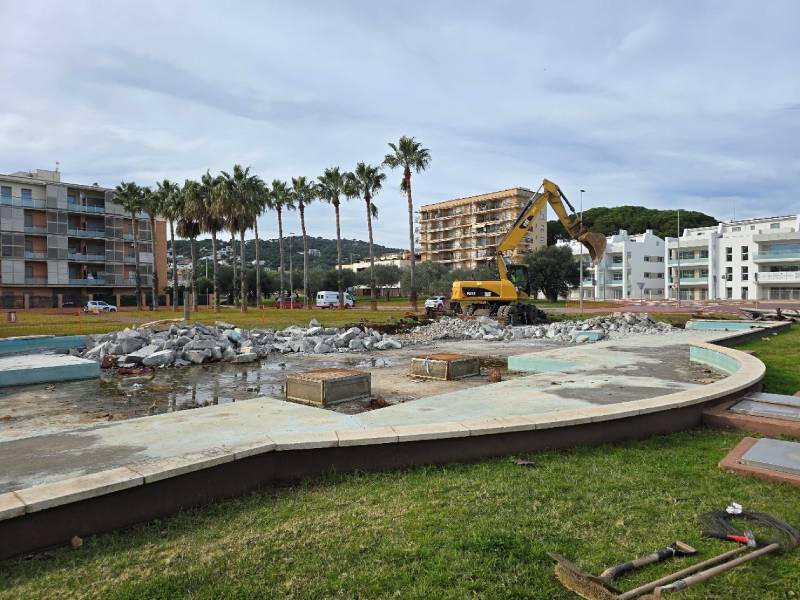 L'Ajuntament de Calonge i Sant Antoni transforma la font de la plaça d’Otívar. (Foto: Ajuntament de Calonge i Sant Antoni).