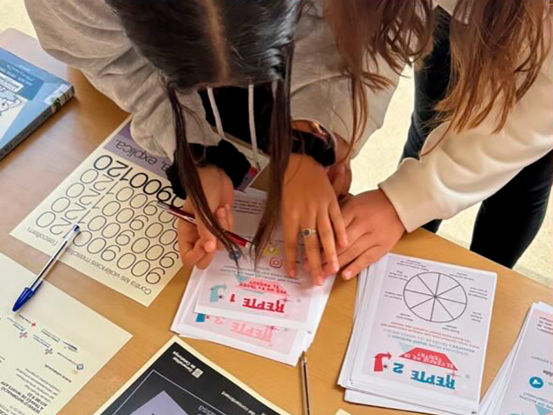 L'Àrea de Joventut fa xerrades als alumnes de secundària per debatre temes d'actualitat. (Foto: Punt Jove Palamós).