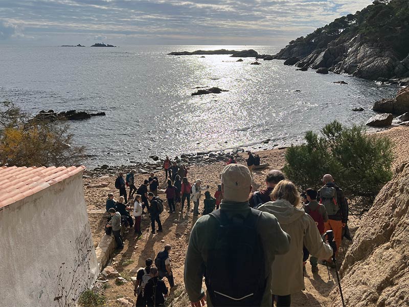 El projecte 'Camins lliures' denuncia els trams tancats o degradats dels camins de ronda. (Foto: SOS Costa Brava).