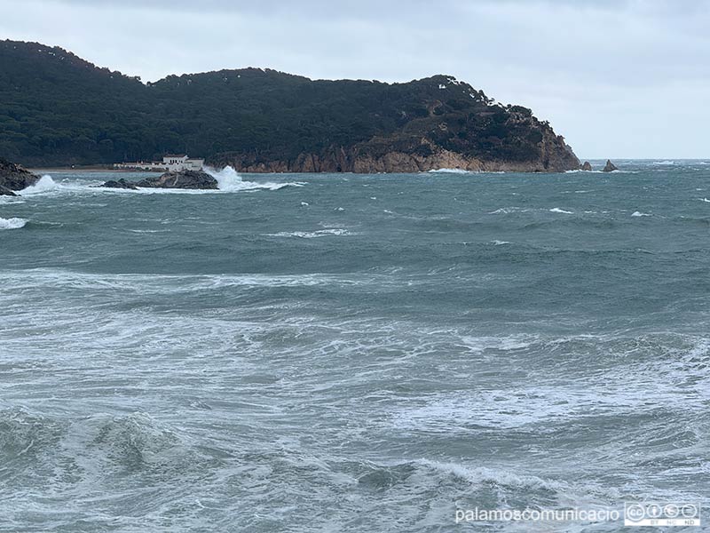 Temporal de llevant a La Fosca, el passat dia de Sant Esteve.