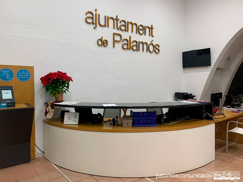 L'Oficina d’Atenció al Ciutadà, a l'entrada de l'Ajuntament de Palamós.
