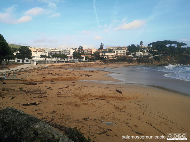 La platja de la Fosca, aquest passat dimecres, després del temporal de llevant.
