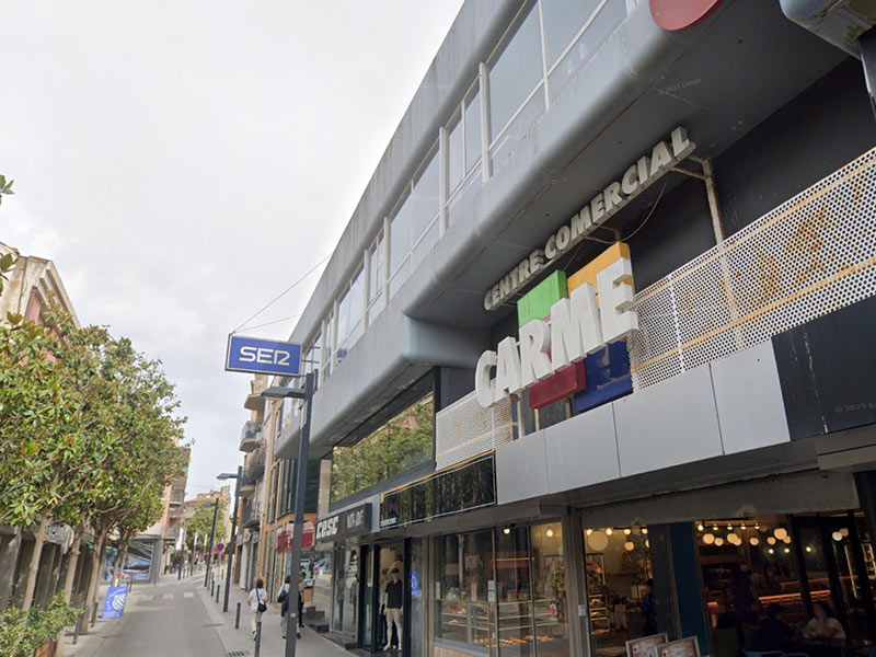 El local de l'antiga Ràdio Costa Brava té 331 metres quadrats i està a la venda per 198.000€. (Foto: Google Maps).