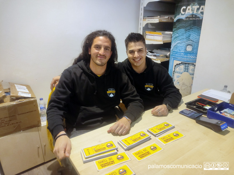 Els Kins20 venen els tiquets de la calçotada de Carnaval avui de cinc a vuit de la tarda a l'agència Girotravel.