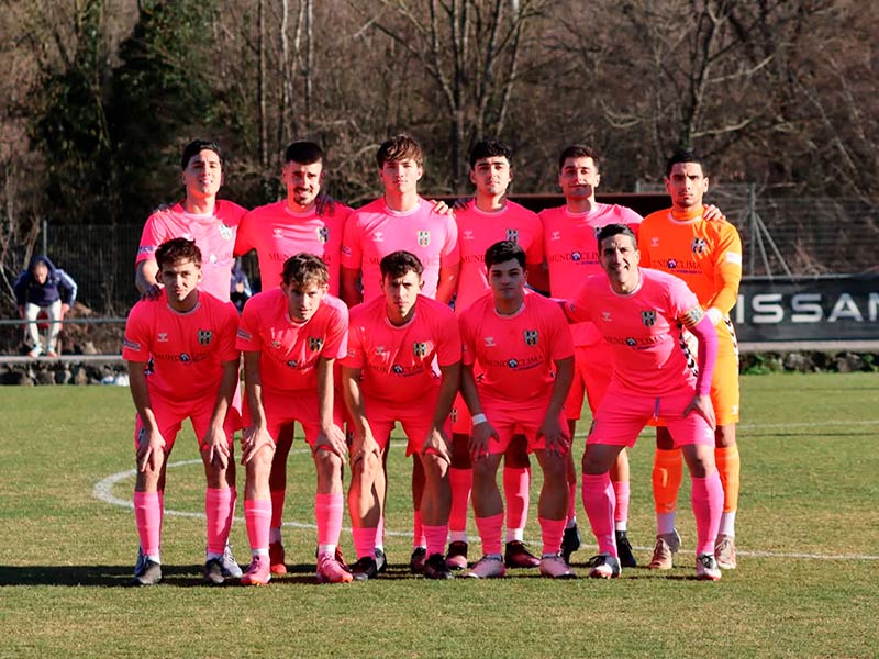 L'onze inicial del Palamós en el partit disputat aquest dissabte al camp del Bosc de Tosca (Foto: Palamós CF - Laura Heras).