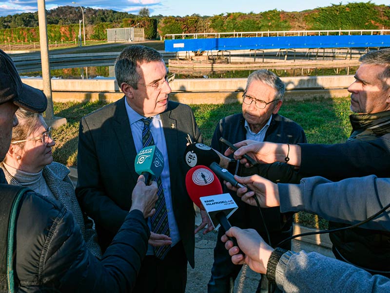 El president de la Diputació de Girona, Miquel Noguer, va visitar divendres la depuradora de Palamós. (Foto: Diputació de Girona).