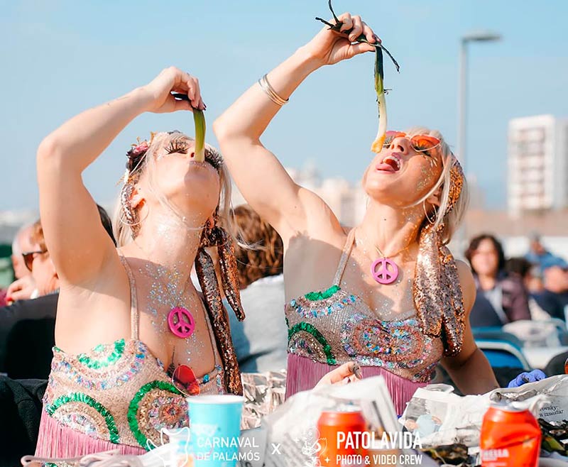 Imatge d'arxiu de la calçotada dels Kins20. (Foto: Carnaval de Palamós - Patolavida).