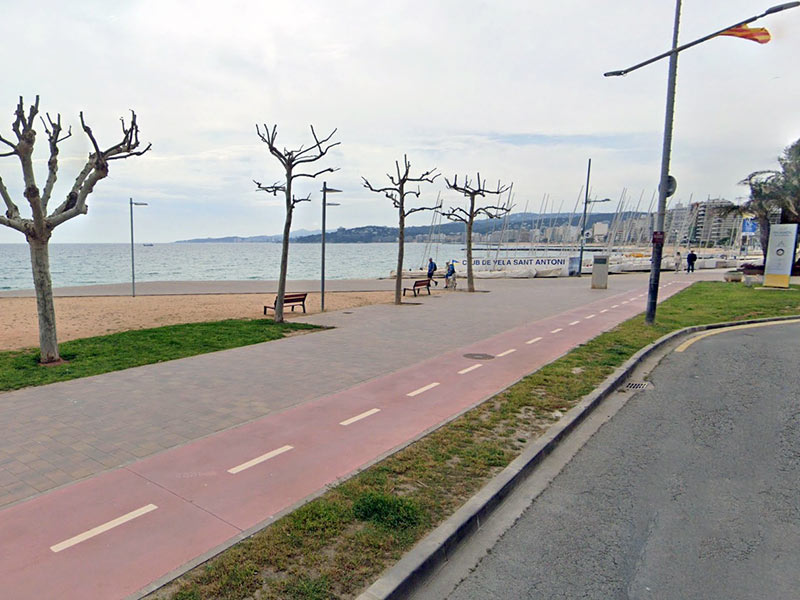 La Brigada millorarà properament l'enjardinament del passeig a tocar de Sant Antoni. (Foto: Google Maps).
