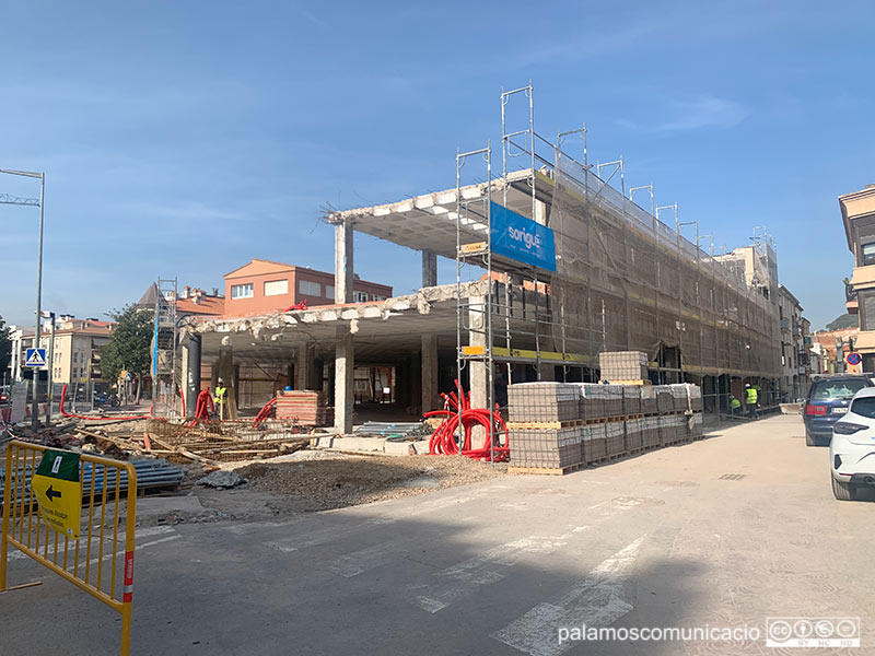 Estat de les obres del Mercat Municipal de Palamós, ahir a primera hora de la tarda.