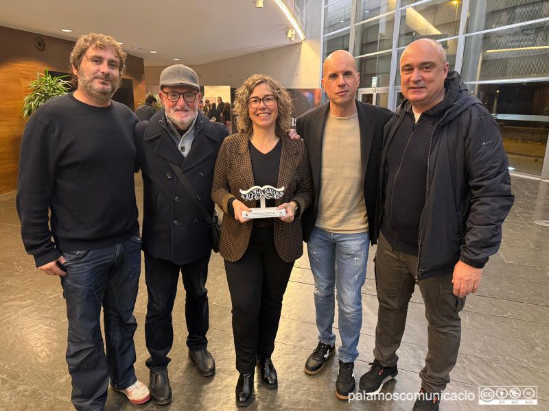 Carlos Ribas, Manel Cerdà, Yolanda Aguilar, Jordi Rodríguez i Abel Espinosa, amb el premi Miquel Diumé al millor treball en ràdio.