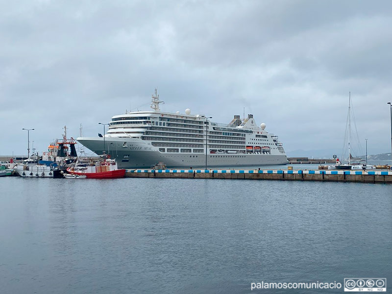 El Silver Muse fa avui dimecres la primera escala de la temporada a Palamós.