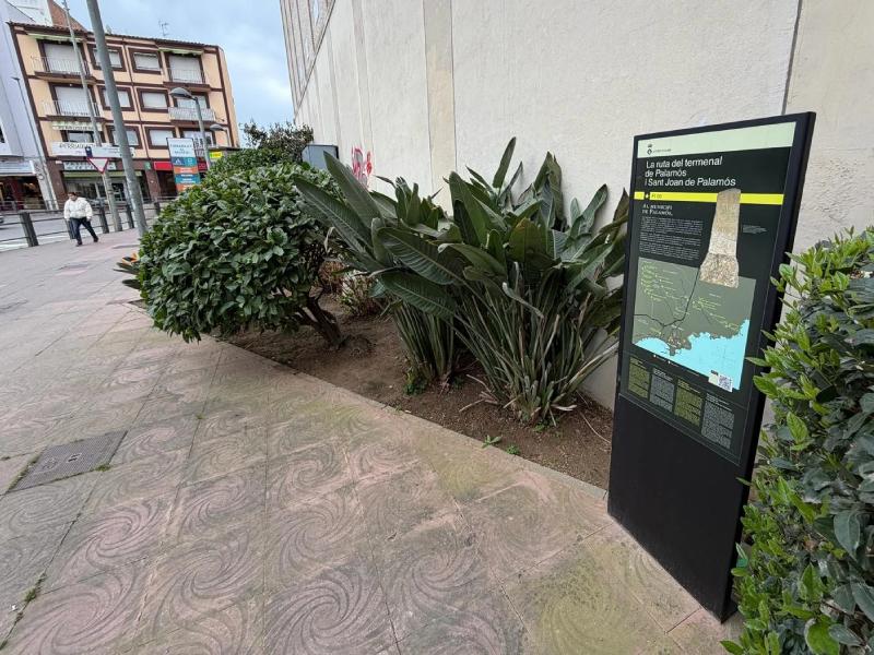 Plafó informatiu de la ruta ubicat a l'avinguda de Catalunya. (Foto: Ajuntament de Palamós).