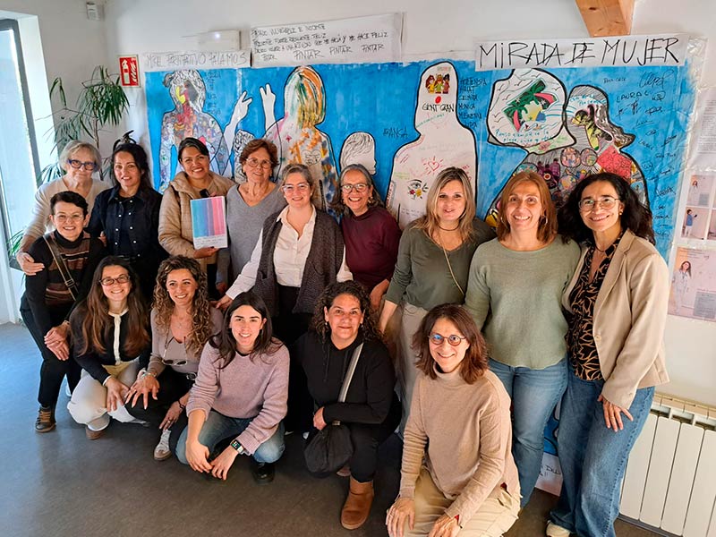 Presentació i agraïment a les persones i entitats participants en l’elaboració del mural. (Foto: Ajuntament de Palamós).