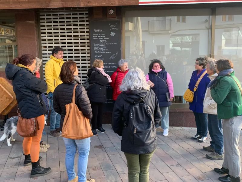 Imatge d'arxiu de la ruta '(Re)Coneguem la nostra història'. (Foto: Dept. Igualtat Ajuntament de Palamós).