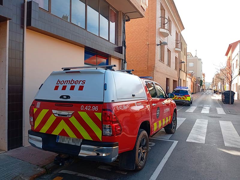 El vent va arribar ahir als 119 quilòmetres per hora a Palamós, mobilitzant Bombers i Policia Local. (Foto: Arnau Salvador Plaja).