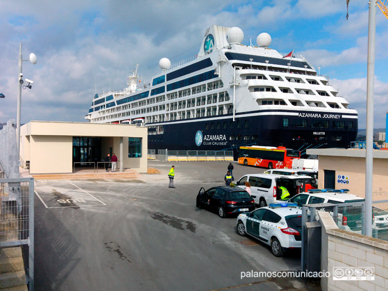 L'Azamara Journey fa una escala avui al port de Palamós.