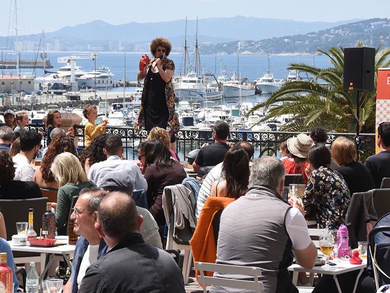 Imatge d'arxiu d'un concert a la Plaça Murada amb motiu de la campanya del vermut. (Foto: Visit Palamós).