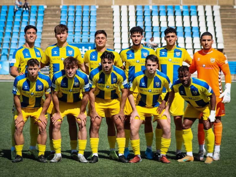 L'onze inicial del Palamós en el partit disputat davant el Figueres. (Foto: Palamós CF - Laura Heras).